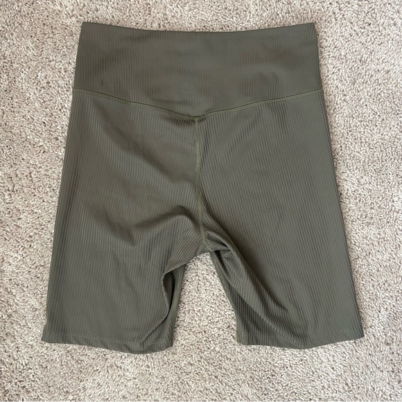 Girlfriend Collective Rib High Rise Bike Short - Picture 5 of 7
